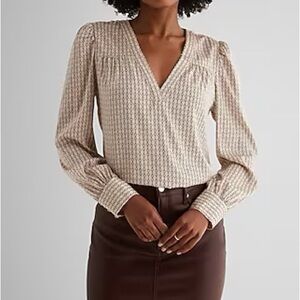 Express 
Satin Printed V-Neck Cuff Sleeve Top - Size S